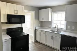 920 Holt St, Lexington, NC 27292 - Photo 1