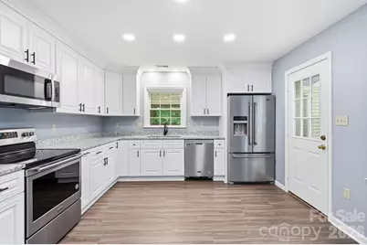 10211 Meadow Hollow Drive, Charlotte, NC 28227 - Photo 8