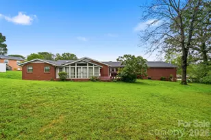103 Castlegate Dr, Morganton, NC 28655 - Photo 2