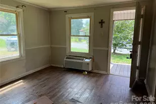 712 N Myrtle St, Gastonia, NC 28052 - Photo 8