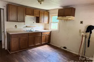 712 N Myrtle St, Gastonia, NC 28052 - Photo 4