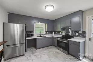 4448 Ridgevalley Dr, Charlotte, NC 28208 - Photo 8