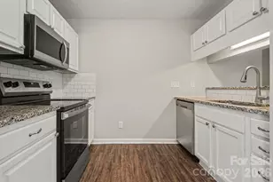 4104 Canyon Creek Ln, Charlotte, NC 28216 - Photo 6
