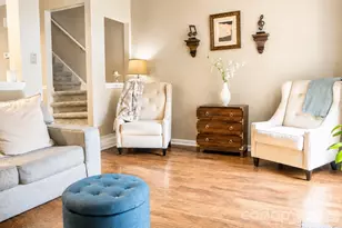 7928 Charter Oak Ln, Charlotte, NC 28226 - Photo 4