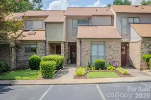 7928 Charter Oak Ln, Charlotte, NC 28226 - Photo 2