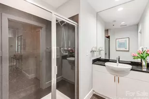 333 W Trade St, Charlotte, NC 28202 - Photo 16
