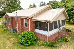 103 E King St, East Flat Rock, NC 28726 - Photo 10