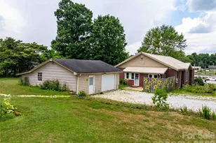 103 E King St, East Flat Rock, NC 28726 - Photo 6