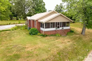 103 E King St, East Flat Rock, NC 28726 - Photo 8