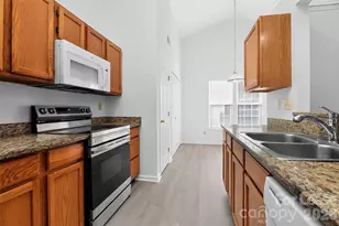 3411 Pondridge Ct, Charlotte, NC 28269 - Photo 16