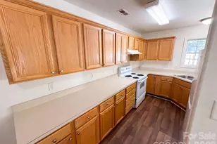 9514 Littleleaf Dr, Charlotte, NC 28215 - Photo 2