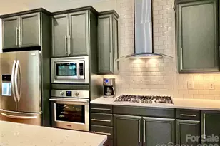 1025 N Sharon Amity Rd, Charlotte, NC 28211 - Photo 6