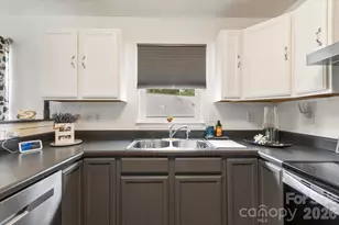 100 Victoria Springs Dr, Flat Rock, NC 28731 - Photo 14