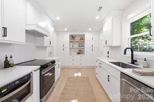 6900 Norchester Ct, Charlotte, NC 28227 - Photo 2