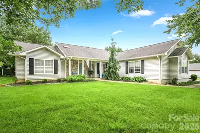 403 W Coventry Drive, Franklin, NC 28734 - Photo 2