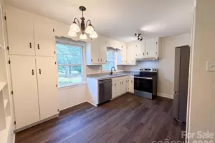 1077 Allendale Cir, Rock Hill, SC 29732 - Photo 2