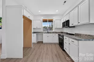 1013 Fassifern Ct, Hendersonville, NC 28791 - Photo 6