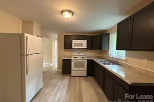 2700 Capitol Dr, Charlotte, NC 28208 - Photo 4