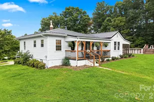 1706 Oakmont Dr, Lenoir, NC 28645 - Photo 2