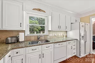 3825 Hoodridge Ln, Charlotte, NC 28227 - Photo 16