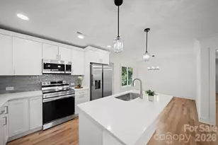 1041 Watts Dr, Charlotte, NC 28216 - Photo 4