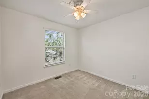 1317 Queen Lyon Ct, Charlotte, NC 28205 - Photo 16