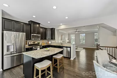 1317 Queen Lyon Court, Charlotte, NC 28205 - Photo 8