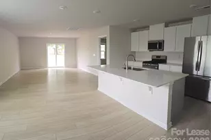 223 Brentwood Dr, Statesville, NC 28625 - Photo 2