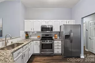 8424 Hirsch Dr, Charlotte, NC 28277 - Photo 10