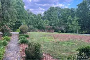 325 Ewbank Rd, Etowah, NC 28729 - Photo 4