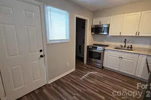 7906 Oak Meadow Ct, Charlotte, NC 28210 - Photo 10
