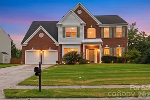 7633 Rathburn Ln, Charlotte, NC 28277 - Photo 2