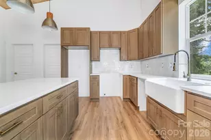 19 Green Valley Rd, Asheville, NC 28806 - Photo 14