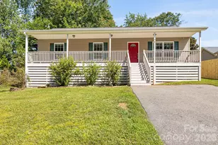 76 Selwyn Rd, Asheville, NC 28806 - Photo 1
