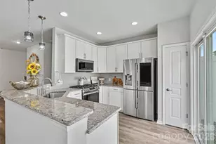 2447 Diplomat Ln, Charlotte, NC 28210 - Photo 8