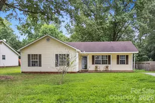 615 Pennwood Ln, Charlotte, NC 28215 - Photo 1