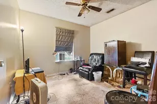 615 Pennwood Ln, Charlotte, NC 28215 - Photo 14
