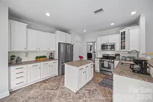1037 Fleming Ln, Matthews, NC 28104 - Photo 16