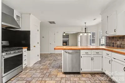 915 Brightmoor Drive, Matthews, NC 28105 - Photo 18