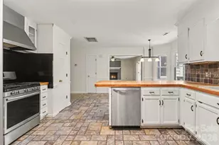 915 Brightmoor Dr, Matthews, NC 28105 - Photo 18