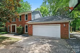 915 Brightmoor Dr, Matthews, NC 28105 - Photo 2