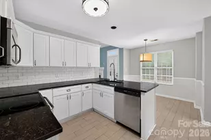 6420 Spanish Moss Ln, Charlotte, NC 28262 - Photo 2
