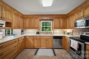 1009 Randolph Cir SE, Lenoir, NC 28645 - Photo 6