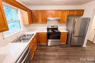 6409 Tivoli Ct, Charlotte, NC 28211 - Photo 2