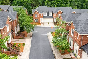 1192 Hampton Gardens Ln, Charlotte, NC 28209 - Photo 4