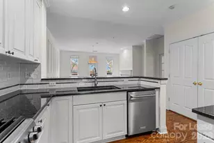 1192 Hampton Gardens Ln, Charlotte, NC 28209 - Photo 12