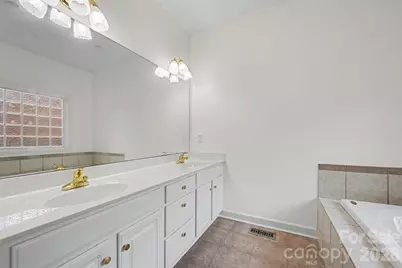 1928 Twin Ponds Drive, Hickory, NC 28602 - Photo 24