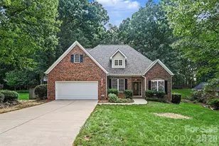 1928 Twin Ponds Dr, Hickory, NC 28602 - Photo 2
