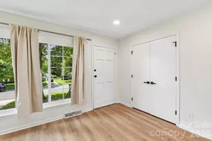 318 Red Roan Pl, Charlotte, NC 28215 - Photo 6