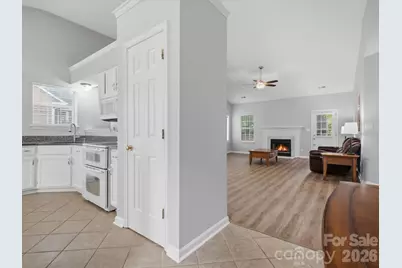 607 Oakbluff Circle, Charlotte, NC 28216 - Photo 4